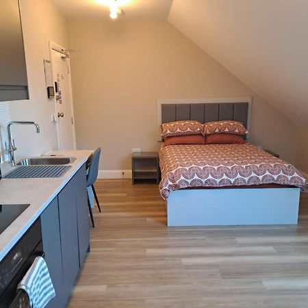 Sands House - Luxury Modern Studios With Secure Parking In Epsom, Surrey Zewnętrze zdjęcie