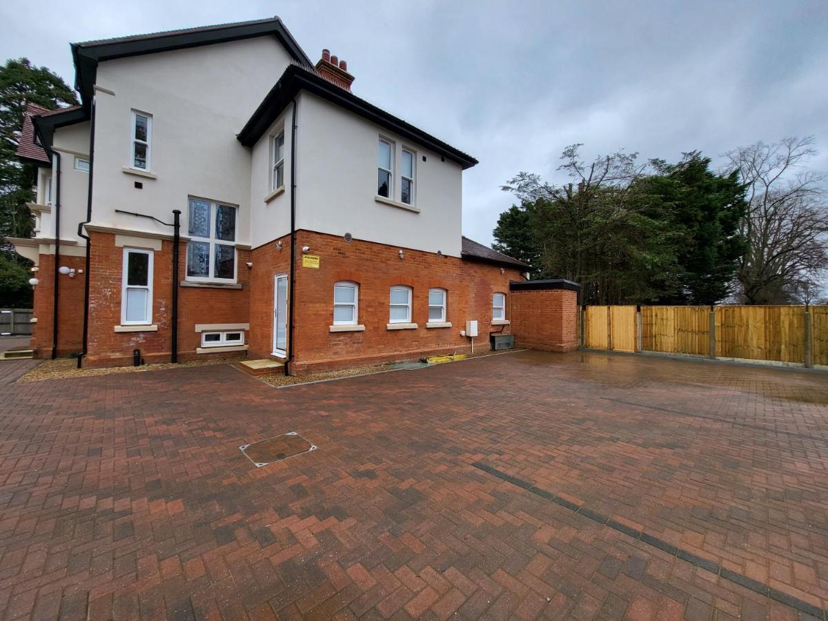 Sands House - Luxury Modern Studios With Secure Parking In Epsom, Surrey Zewnętrze zdjęcie