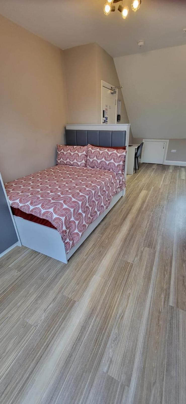 Sands House - Luxury Modern Studios With Secure Parking In Epsom, Surrey Pokój zdjęcie